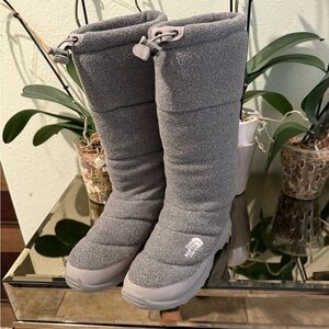 The North Face Charcoal Fleece Boots size #9 warm and comfy